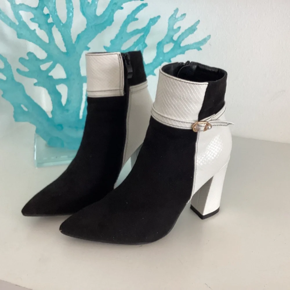 Women's Black and White Ankle Boots Pearl Embellishments Sz 6 Worn 1x